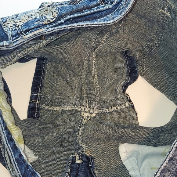 Maurices Embroidered Pocket Jean Shorts - Picture 3 of 6